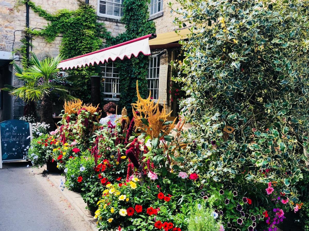 Porters Coffee Shop And B&B Helmsley Exteriör bild